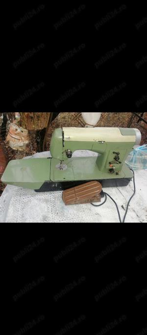 Mașina de cusut  - imagine 2
