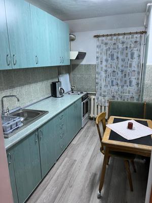 persoana fizica , inchiriez apartament 2 camere , zona Cora, fara intermediari