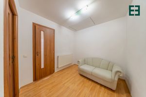 Apartament la casă cu 2 camere zona UTA - imagine 6