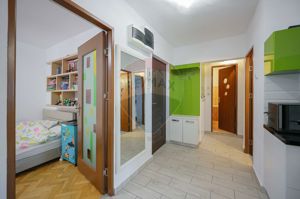 Apartament cu 3 camere de vânzare în zona Decebal - imagine 3