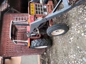 Vând un tractor internațional 745 întărește bună de funcționare 