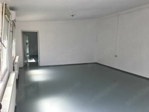 spatiu comercial in zona LIPOVEI la 790 euro - imagine 2