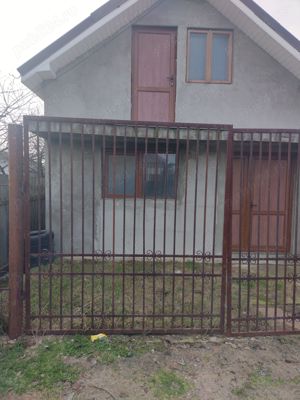 Vând casă 2 camere zona ln maracineni