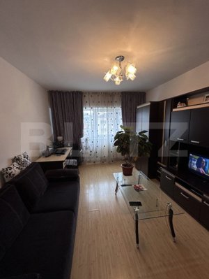 Apartament de vanzare, cu 3 camere, 67 mp, zona UM - imagine 2