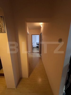 Apartament de vanzare, cu 3 camere, 67 mp, zona UM - imagine 4