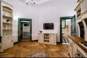 Investiție! Apartament deosebit cu 2 camere, zona ultracentrală! - imagine 11