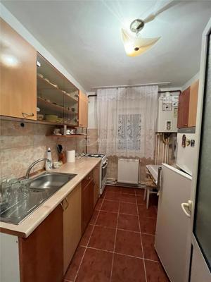 Apartament 3 cam M17 zona Piata - imagine 4