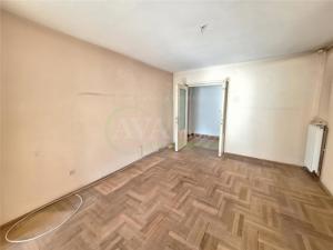 Apartament 4 camere decomandat etaj 1, zona centrala - imagine 5