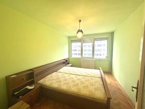 Super pret- Apartament 3 camere - 70 mp - etaj 1 - Torontal - imagine 8