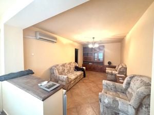 Super pret- Apartament 3 camere - 70 mp - etaj 1 - Torontal - imagine 2