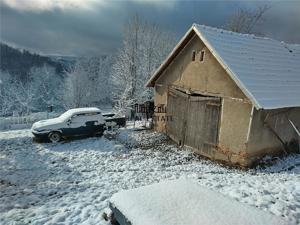 Casa si jumatate de hectar de teren la munte - imagine 12