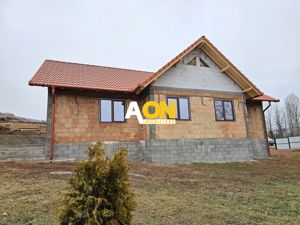 Casa la gri ( semifinisata ), 4 camere, 668 mp teren, com. Ciugud - imagine 3