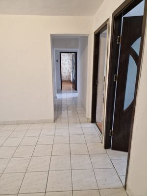 Proprietar, inchiriez 3 camere Ciuperca, CT, etaj 1