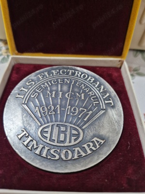 Vând medalion de COLECȚIE 