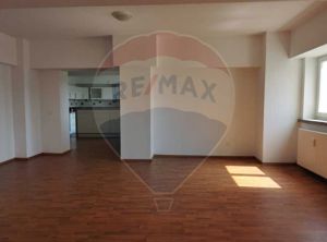 Apartament cu 4 camere de vânzare în zona Calea Bucuresti - imagine 2