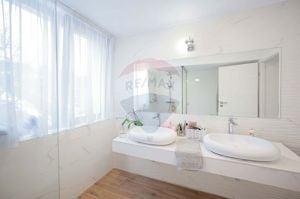 Vilă cu 7 camere de vânzare, 4200 mp teren, piscină,, Dealuri Oradea - imagine 12