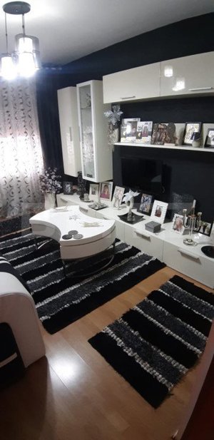 Apartament 2 camere, decomandat, 56 mp, etaj intermediar, zona Burdujeni - imagine 2