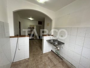 Apartament 2 camere etaj intermediar zona 1 Decembrie Fagaras - imagine 6