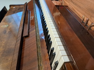 Pianină ZARIA în stare excelentă 