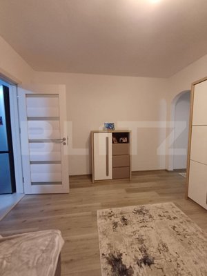 Apartament de vanzare, 3 camere, 63 mp, etaj 1, complet renovat, zona Micro II - imagine 3