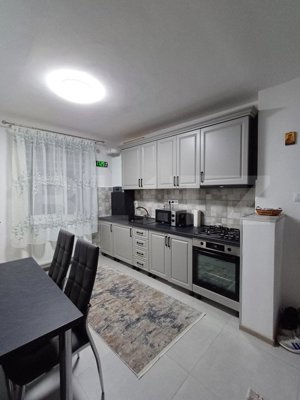 Apartament de vanzare, 3 camere, 63 mp, etaj 1, complet renovat, zona Micro II - imagine 5