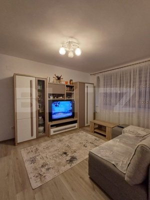 Apartament de vanzare, 3 camere, 63 mp, etaj 1, complet renovat, zona Micro II