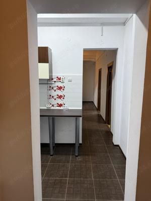 De închiriat apartament cu 3 camere, în zona centrală - Ploiești - imagine 2