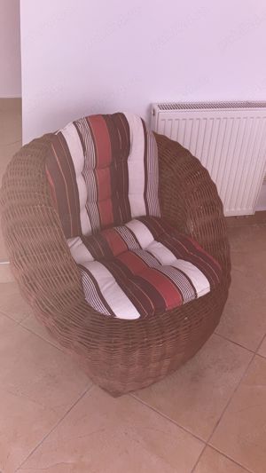 Vand set doua fotolii cu masuta rotunda , din rachita, utilizate - imagine 2