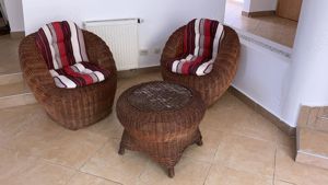 Vand set doua fotolii cu masuta rotunda , din rachita, utilizate