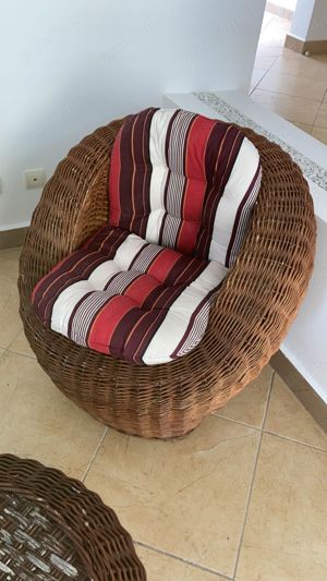 Vand set doua fotolii cu masuta rotunda , din rachita, utilizate - imagine 3