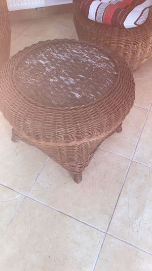 Vand set doua fotolii cu masuta rotunda , din rachita, utilizate - imagine 4