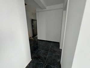 Apartament cu o camera. Bucatarie Separata. Pod si loc de parcare in CF. - imagine 3