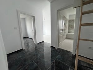 Apartament cu o camera. Bucatarie Separata. Pod si loc de parcare in CF.