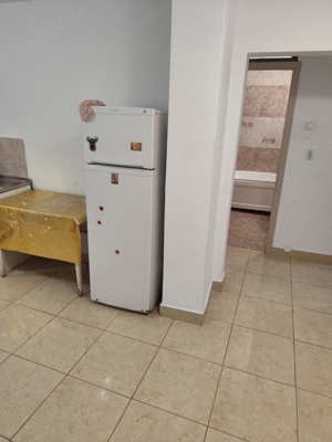 Propietar ofer apartament 2 camere decomandat mobilat utilat gaze zona km 5 bloc stradal  - imagine 3