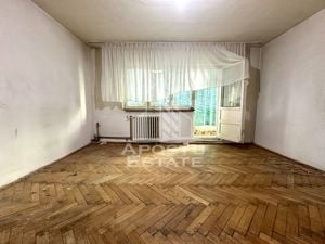 Apartament 3 camere, etaj 2, zona Sagului