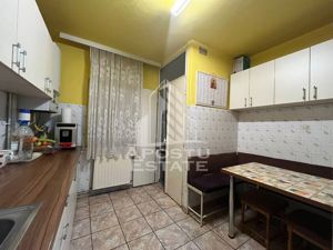 Apartament cu 3 camere, decomandat ,centrala proprie, zona Soarelui - imagine 6