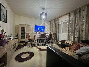 Apartament cu 3 camere, decomandat ,centrala proprie, zona Soarelui - imagine 2