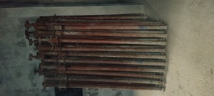 Vand 50 popi metalici 3,6m italieni in Bucuresti zona Veteranilor