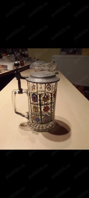 Halbă de bere, ulcică, cană germană cu breslele sticlă cu capac din cositor 