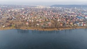 Vilă de vânzare cu panoramă spre lac, 210 mp – Valea Adâncă