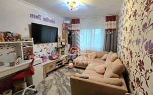 Apartament cu 3 camere, etaj intermediar, Aradului