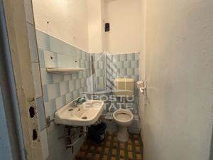 Apartament cu 3 camere si două băi in zona Sagului, decomandat - imagine 9