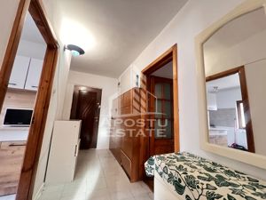 Apartament cu 3 camere, centrala proprie, zona Bucovina