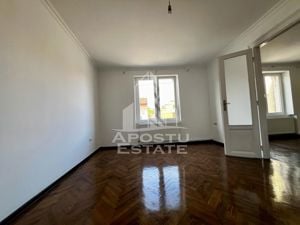 Apartament la curte cu 3 camere,108 mp,centrală proprie, zona Parneava - imagine 3