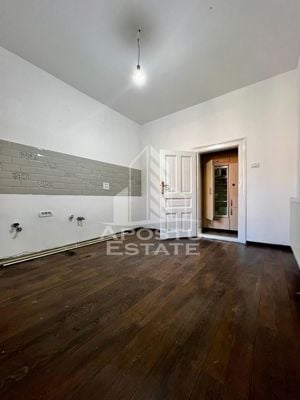 Apartament la curte cu 3 camere,108 mp,centrală proprie, zona Parneava - imagine 6