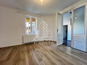 Apartament la curte cu 3 camere,108 mp,centrală proprie, zona Parneava - imagine 2