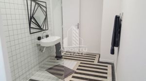 Apartament 4 camere, ultrafinisat in centru orasului. - imagine 9