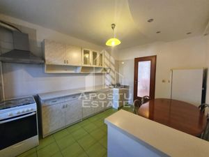 Apartament cu 4 camere 2 bai si 2 balcoane, Aradului