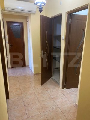 Apartament 3 camere, zona centrala - imagine 8