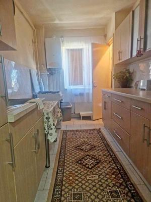 Vand apartament cu 3 camere in  zona ultracentrala